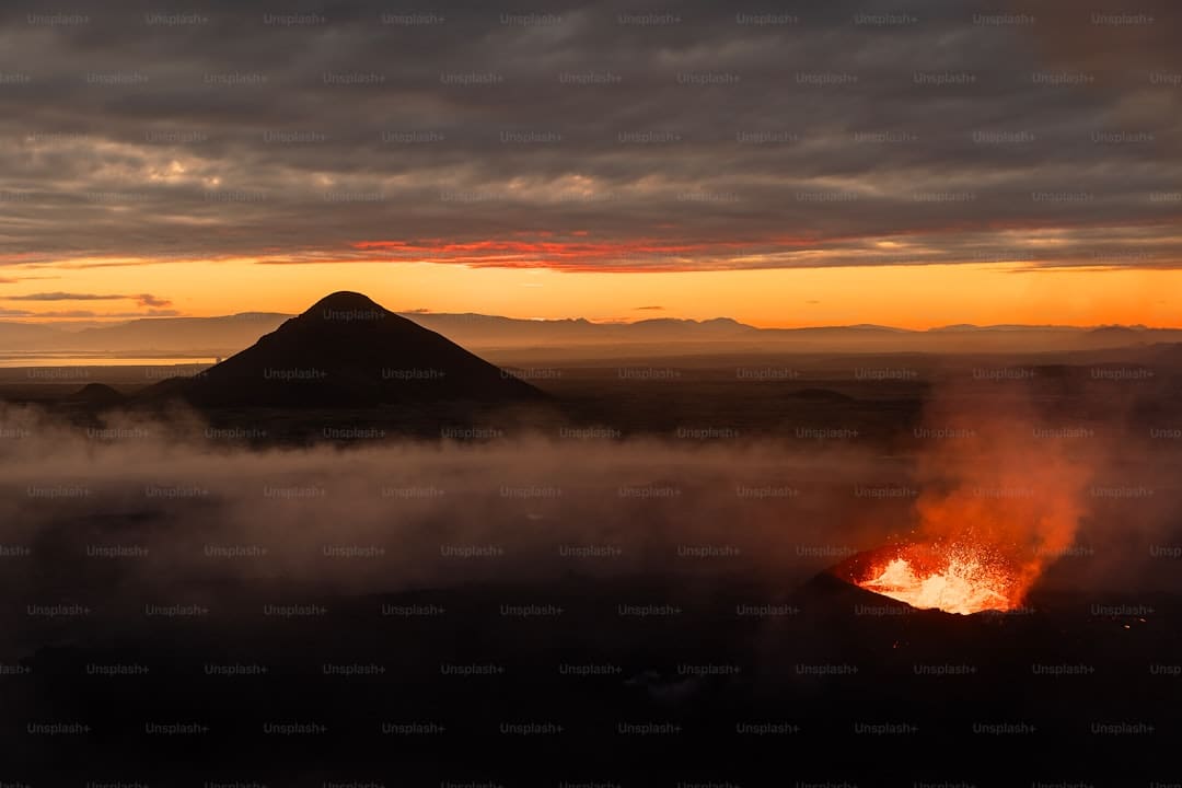 王鹤棣咸鱼飞升七夕海报 七夕特别惊喜